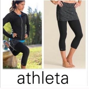 Athleta Contender 2 in 1 Skirted Skort Capri.  Size Small. Excellent Condition.